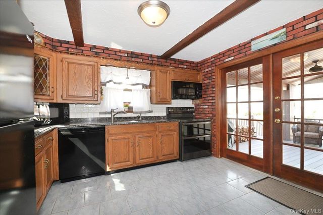 2 Oak Place, Massapequa, NY 11758