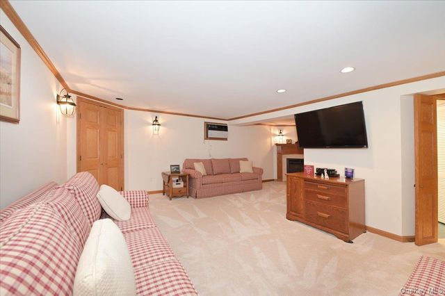 2 Oak Place, Massapequa, NY 11758