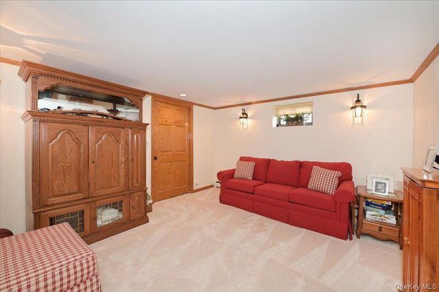 2 Oak Place, Massapequa, NY 11758