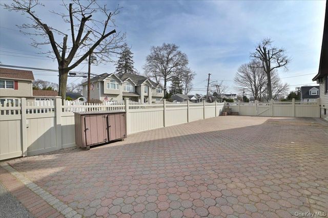 2 Oak Place, Massapequa, NY 11758