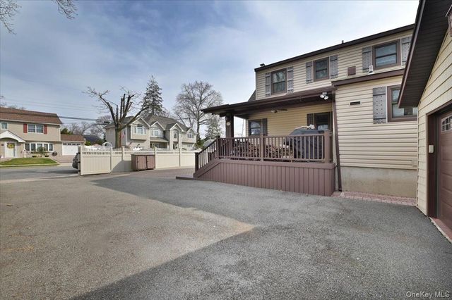 2 Oak Place, Massapequa, NY 11758