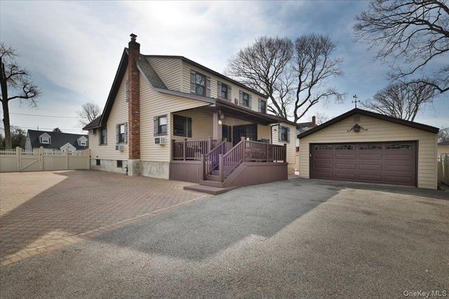 2 Oak Place, Massapequa, NY 11758