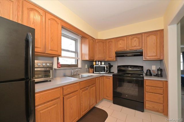 2 Oak Place, Massapequa, NY 11758