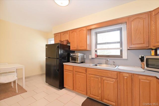 2 Oak Place, Massapequa, NY 11758