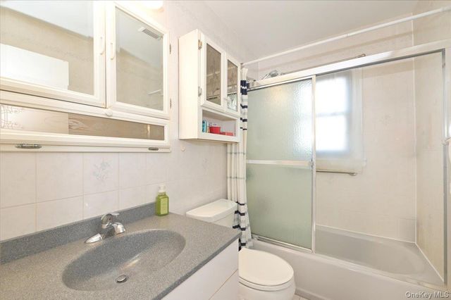 2 Oak Place, Massapequa, NY 11758