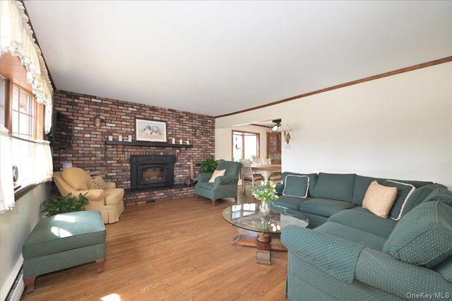 2 Oak Place, Massapequa, NY 11758
