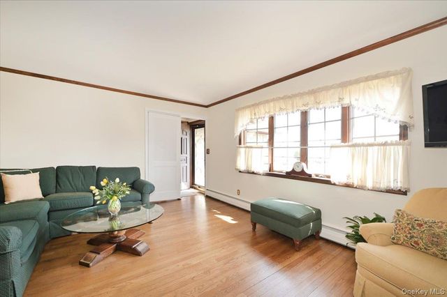 2 Oak Place, Massapequa, NY 11758
