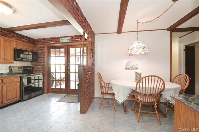 2 Oak Place, Massapequa, NY 11758