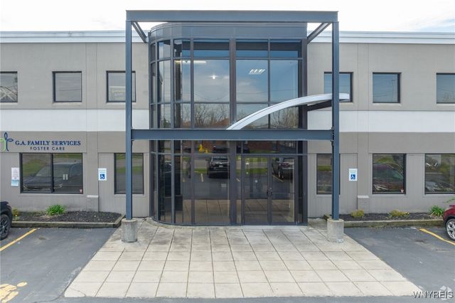 40 Gardenville Parkway West, West Seneca, NY 14224