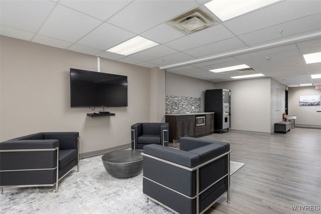 40 Gardenville Parkway West, West Seneca, NY 14224