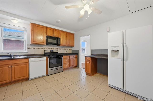 1198 E Hudson Avenue, Madison Heights, MI 48071