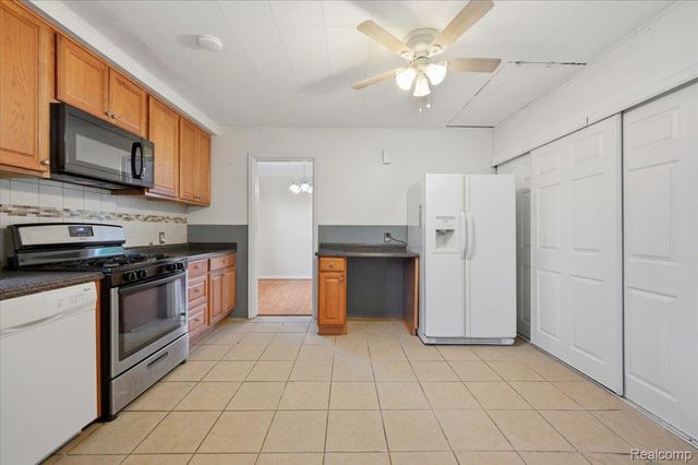 1198 E Hudson Avenue, Madison Heights, MI 48071