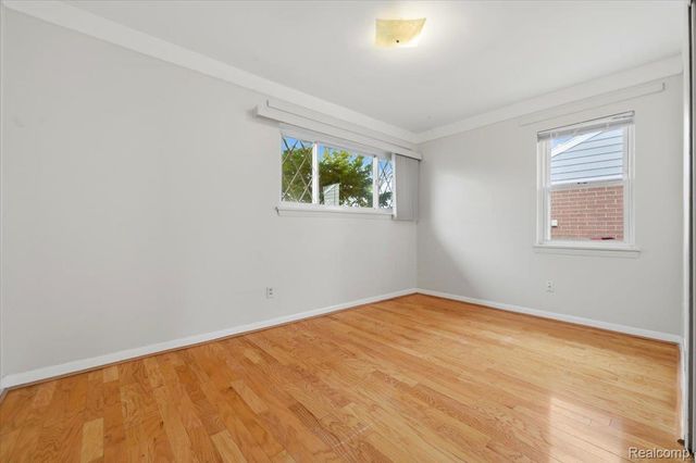 1198 E Hudson Avenue, Madison Heights, MI 48071