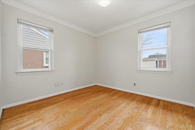 1198 E Hudson Avenue, Madison Heights, MI 48071