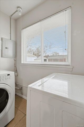 1198 E Hudson Avenue, Madison Heights, MI 48071