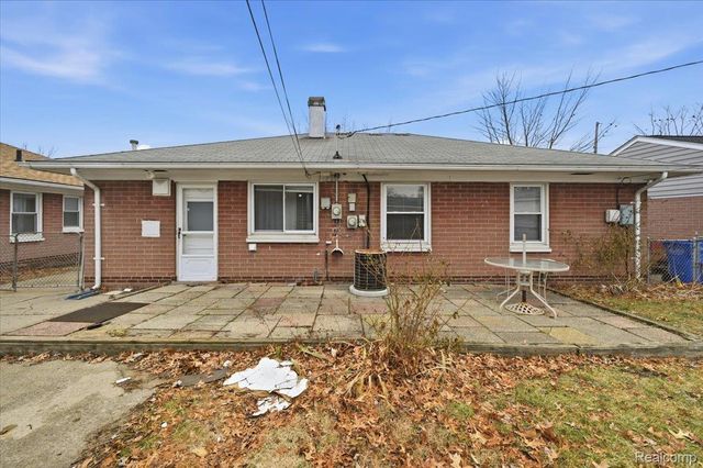 1198 E Hudson Avenue, Madison Heights, MI 48071