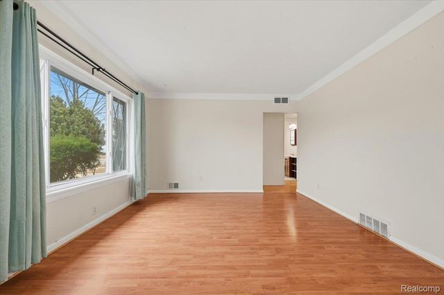 1198 E Hudson Avenue, Madison Heights, MI 48071