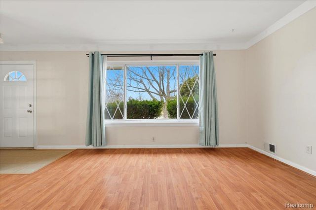 1198 E Hudson Avenue, Madison Heights, MI 48071