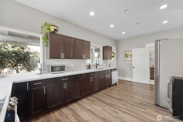 425 Valley Avenue E, Sumner, WA 98390