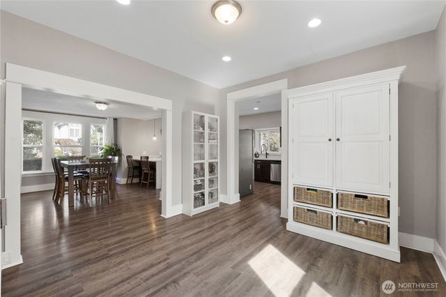 425 Valley Avenue E, Sumner, WA 98390