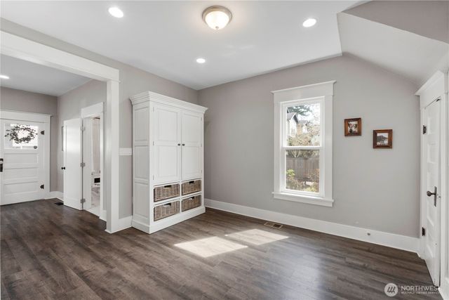 425 Valley Avenue E, Sumner, WA 98390