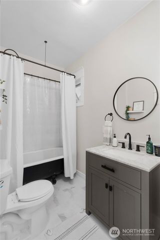 425 Valley Avenue E, Sumner, WA 98390