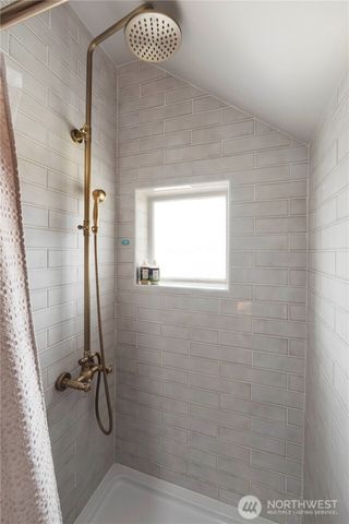 425 Valley Avenue E, Sumner, WA 98390