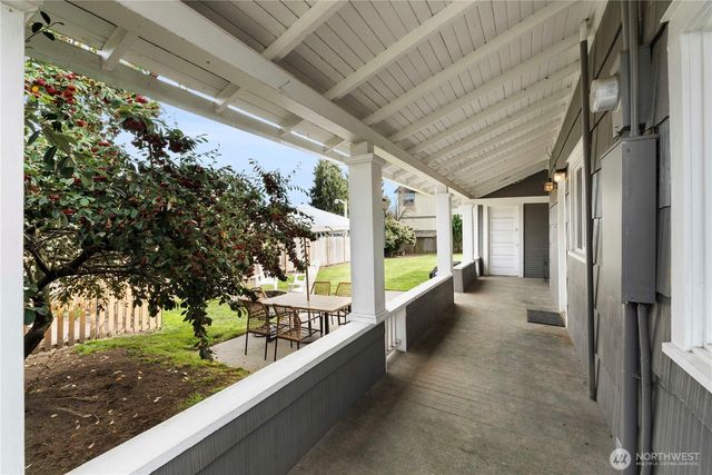 425 Valley Avenue E, Sumner, WA 98390