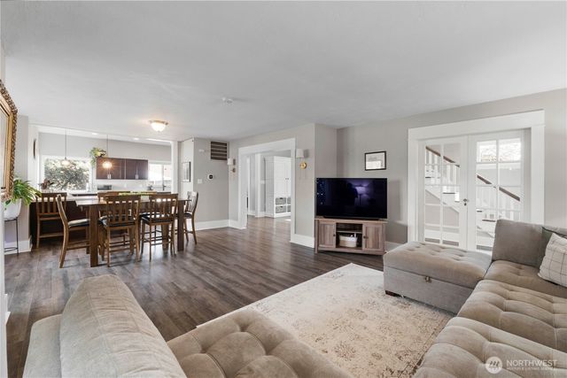 425 Valley Avenue E, Sumner, WA 98390