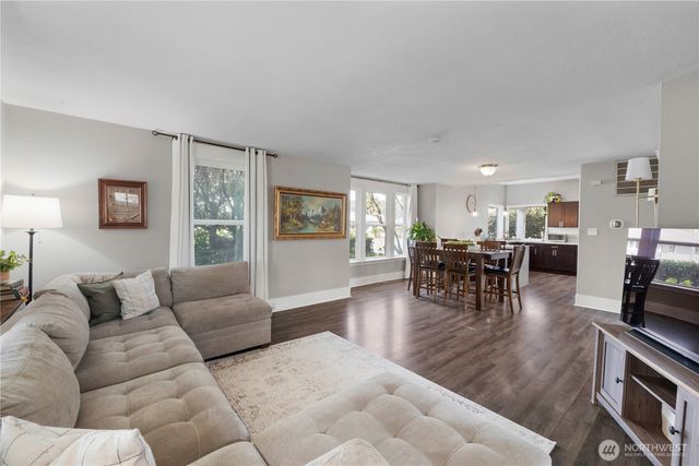 425 Valley Avenue E, Sumner, WA 98390