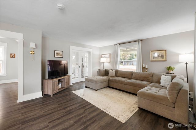 425 Valley Avenue E, Sumner, WA 98390