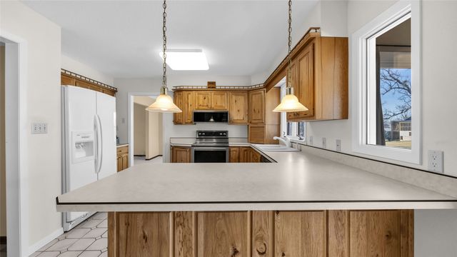 1513 Stoney Point Road NW, Cedar Rapids, IA 52405