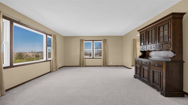 1513 Stoney Point Road NW, Cedar Rapids, IA 52405