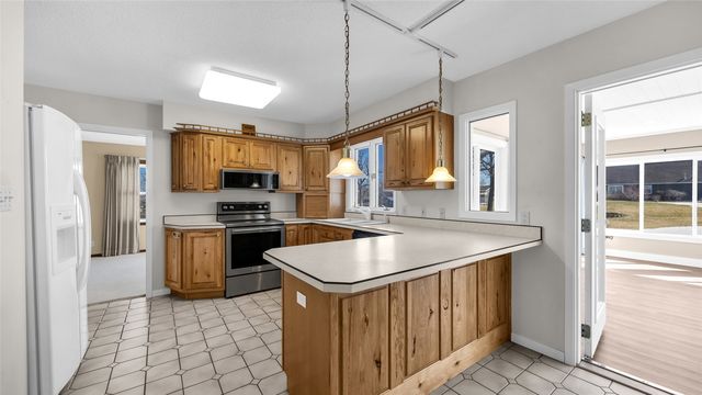 1513 Stoney Point Road NW, Cedar Rapids, IA 52405