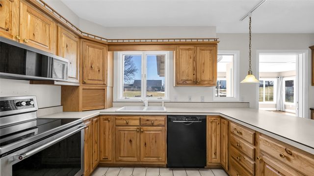 1513 Stoney Point Road NW, Cedar Rapids, IA 52405