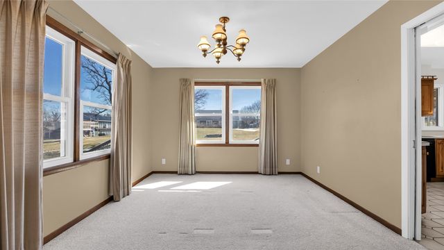 1513 Stoney Point Road NW, Cedar Rapids, IA 52405