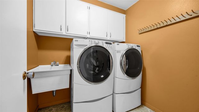 1513 Stoney Point Road NW, Cedar Rapids, IA 52405