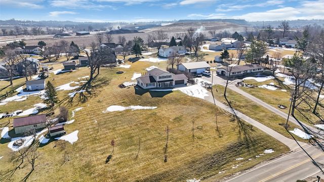 1513 Stoney Point Road NW, Cedar Rapids, IA 52405