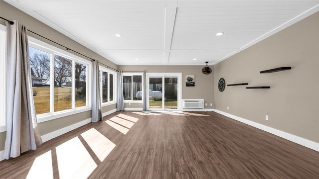 1513 Stoney Point Road NW, Cedar Rapids, IA 52405