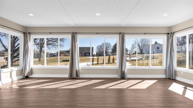 1513 Stoney Point Road NW, Cedar Rapids, IA 52405