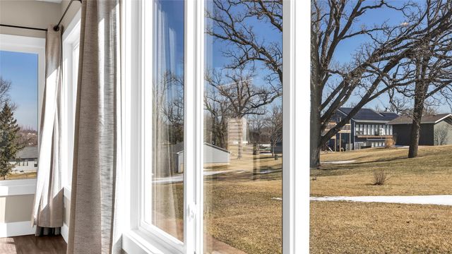 1513 Stoney Point Road NW, Cedar Rapids, IA 52405