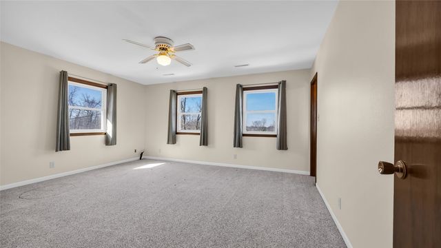 1513 Stoney Point Road NW, Cedar Rapids, IA 52405