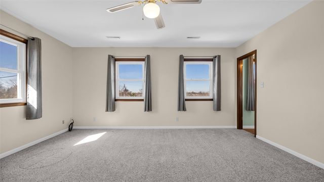 1513 Stoney Point Road NW, Cedar Rapids, IA 52405