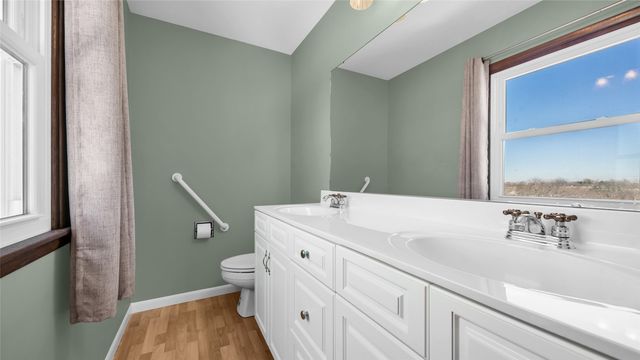 1513 Stoney Point Road NW, Cedar Rapids, IA 52405