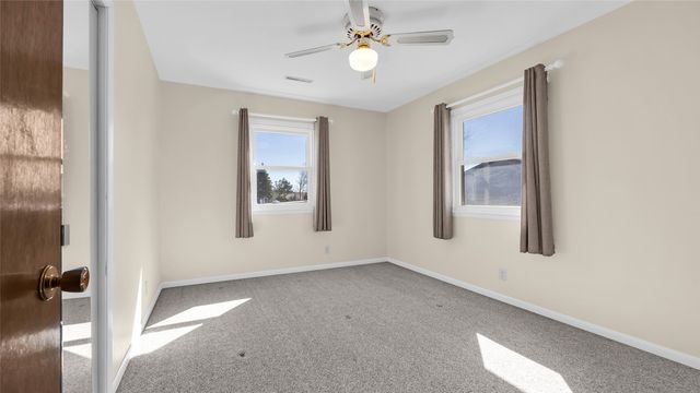 1513 Stoney Point Road NW, Cedar Rapids, IA 52405