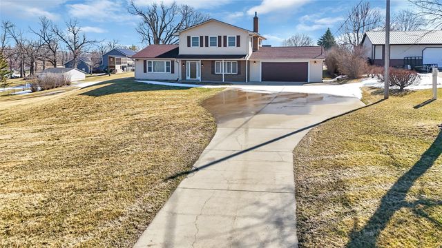 1513 Stoney Point Road NW, Cedar Rapids, IA 52405