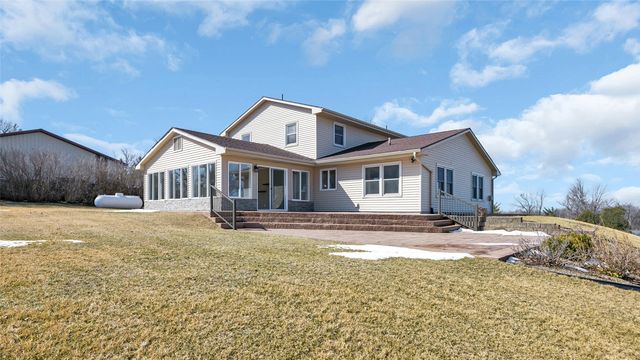 1513 Stoney Point Road NW, Cedar Rapids, IA 52405