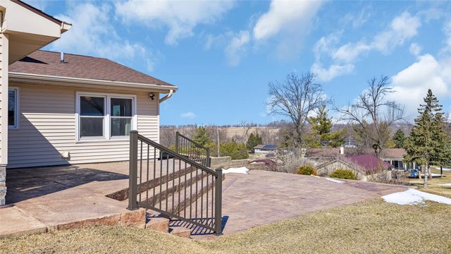 1513 Stoney Point Road NW, Cedar Rapids, IA 52405