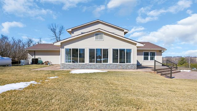 1513 Stoney Point Road NW, Cedar Rapids, IA 52405