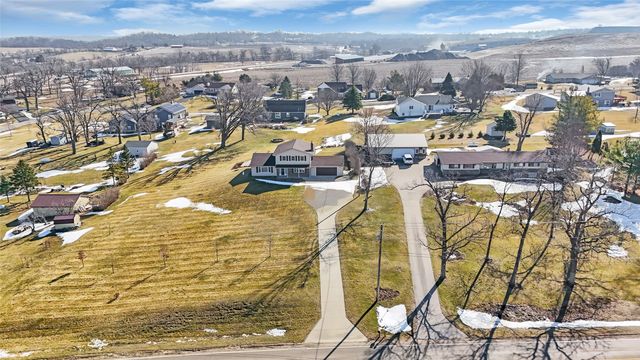 1513 Stoney Point Road NW, Cedar Rapids, IA 52405
